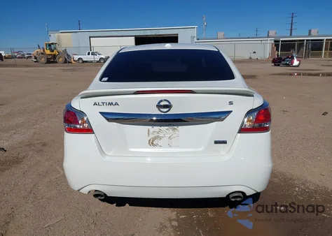 2015 Nissan Altima 2.5 S из США, поврежденный, VIN 1N4AL3AP5FN898623